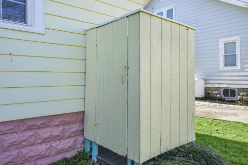 Changing Tide - Downtown location with large deck!