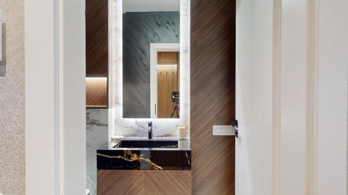 ห้องน้ำ, Quiet Luxury Home 2 - home & office in ซาเลา