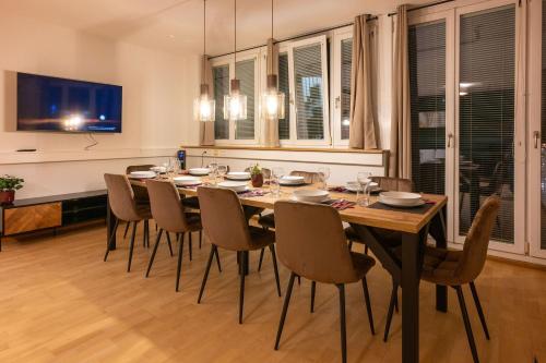 Munich Large Apartment 150 qm in top centrally located 1 to 15 guests, München (Foto 2)