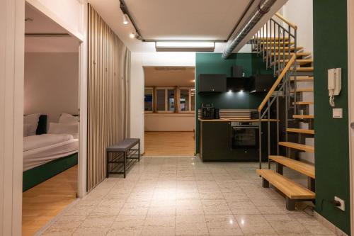 Munich Large Apartment 150 qm in top centrally located 1 to 15 guests, München (Foto 4)