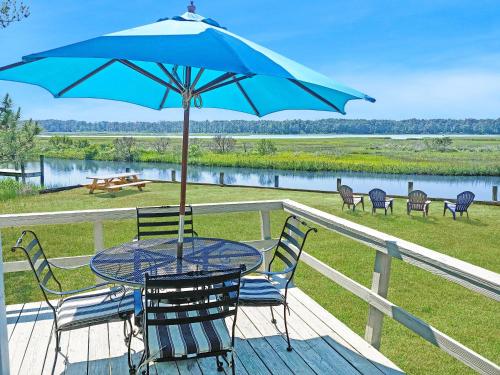 Conch Shell - Waterfront villa with wrap around deck!, Deep Hole (foto 4)