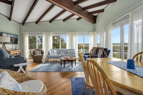 Conch Shell - Waterfront villa with wrap around deck!, Deep Hole (foto 10)