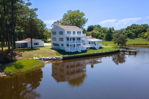 Creek House - Waterfront Oasis on Holden in Ņūčurča (VA)