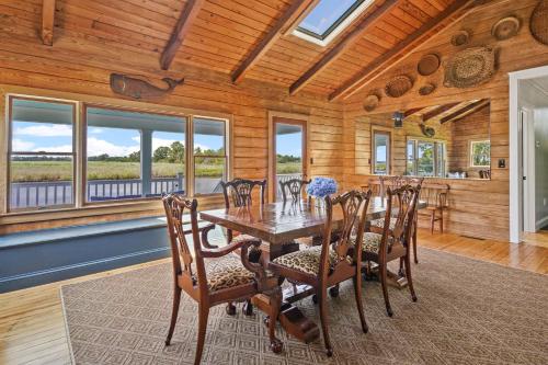 Creek House - Waterfront Oasis on Holden