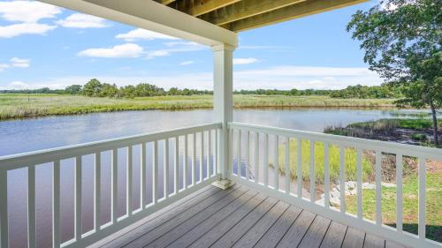 Creek House - Waterfront Oasis on Holden