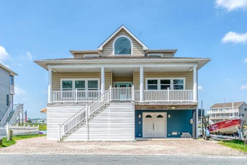 Diving Duck - Waterfront home w Hot tub & Boat dock & King Bed, Greenbackville