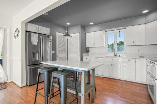 Dragonfly Point - Waterfront home w boat dock & deck!, Deep Hole (zdjęcie 7)