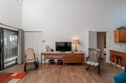 Endless Summer - Pet friendly with screened porch!, Deep Hole (foto 4)