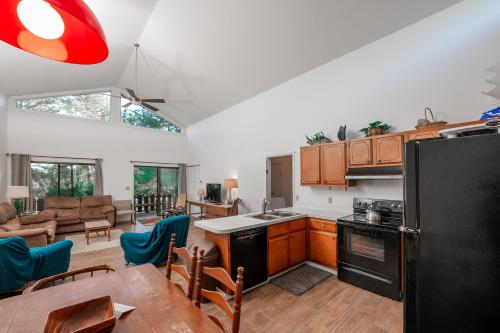 Endless Summer - Pet friendly with screened porch!, Deep Hole (foto 5)