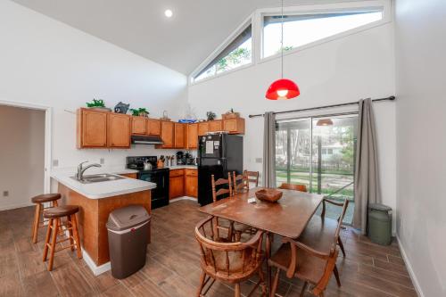 Endless Summer - Pet friendly with screened porch!, Deep Hole (foto 6)