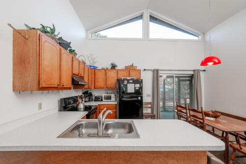 Endless Summer - Pet friendly with screened porch!, Deep Hole (foto 7)