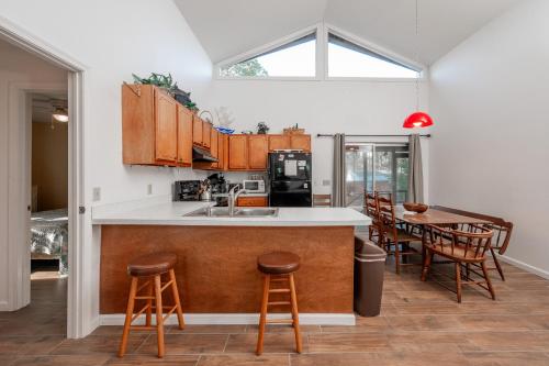 Endless Summer - Pet friendly with screened porch!, Deep Hole (foto 8)