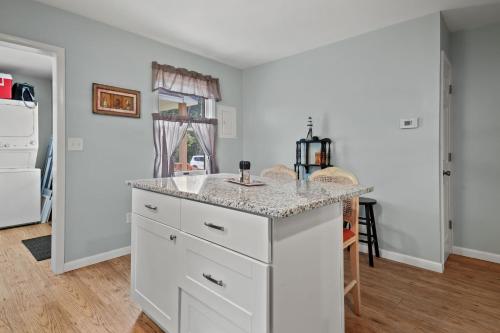 Escape at Deep Hole Hideaway - Pet friendly duplex!, Deep Hole (фото 6)