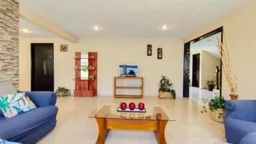 Casa privada a 5min del Puente de cristal con terraza, BBQ, jardín y parking (Casa privada a 5min del Puente de cristal con terraza, BBQ, jardin y parking) in Col Linda Vista Centro