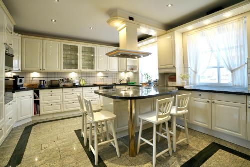 Villa Merle mit privatem Indoorpool in Rühn