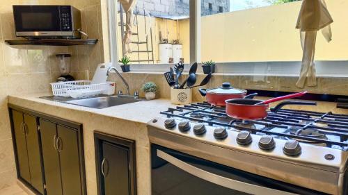 Konyha, Casa privada a 5min del Puente de cristal con terraza, BBQ, jardín y parking (Casa privada a 5min del Puente de cristal con terraza, BBQ, jardin y parking) in Col Linda Vista Centro