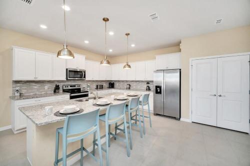 Brand New 9Bd Mansion Pool Spa At Windsor Island secondary