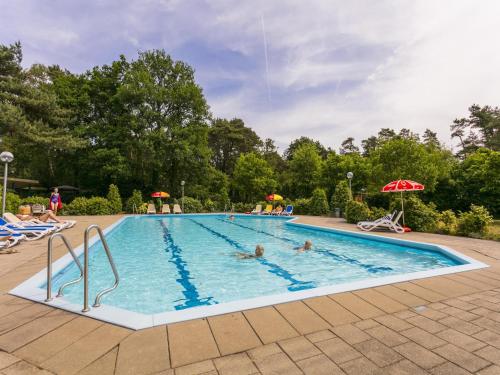 Chalet by Forest Edge with Modern Design, Unterkunft in Markelo