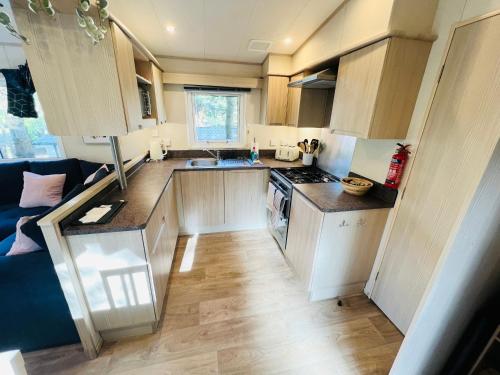 kök, 3 Bedroom Caravan LG3, Lower Hyde, Shanklin in Lake South