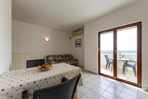 Wohnung für 22 Personen (Wohnung fur 22 Personen) in Ljubač