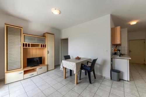 Wohnung für 22 Personen (Wohnung fur 22 Personen) in Ljubač