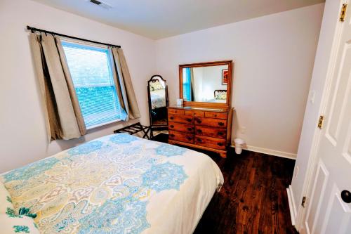 Relax with our 2BR Retreat! Minutes to DC and Pet is Ok! BBQ and Free Parking, Arlington (foto 10)