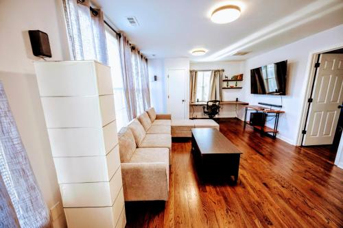 Relax with our 2BR Retreat! Minutes to DC and Pet is Ok! BBQ and Free Parking, Arlington (foto 8)