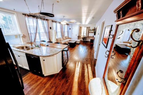 Relax with our 2BR Retreat! Minutes to DC and Pet is Ok! BBQ and Free Parking, Arlington (foto 7)