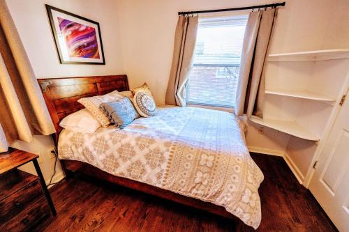 Relax with our 2BR Retreat! Minutes to DC and Pet is Ok! BBQ and Free Parking, Arlington (foto 6)