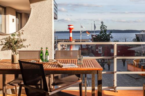 Apartment 5 - "am Yachthafen 5", Apartmenthaus Hafenspitze, - Blickrichtung offenes MeerStrandpromenade in Eckernförde, Deutschland