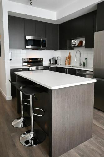 Premium 2 br Boho condo Stay in Central Location