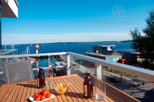 Apartment 25, Pier 25, Apartmenthaus Hafenspitze Blickrichtung offene SeeStrand in Eckernforde
