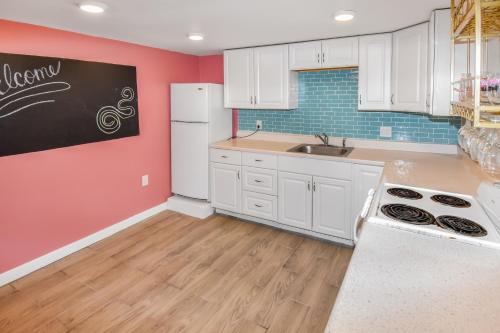廚房, Super Cute Five Bedroom Home in Denver Perfect For Girls Trips in 漢普登