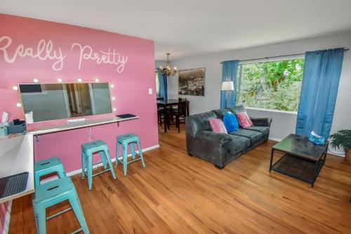 Super Cute Five Bedroom Home in Denver Perfect For Girls Trips