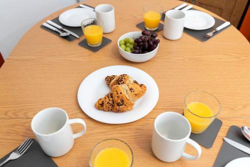 The Terrace by the Market in กริสโบโร่