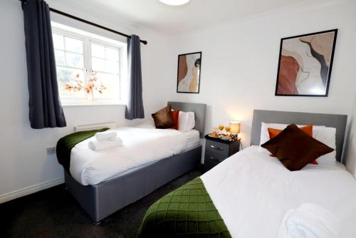 4 BR - 3 Baths - Long Stays - NEC - HS2 - BHX - JLR gîte à louer Marston Green