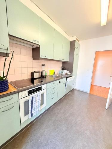 Very nice flat 80 meter from SBB in Basel, Schweiz