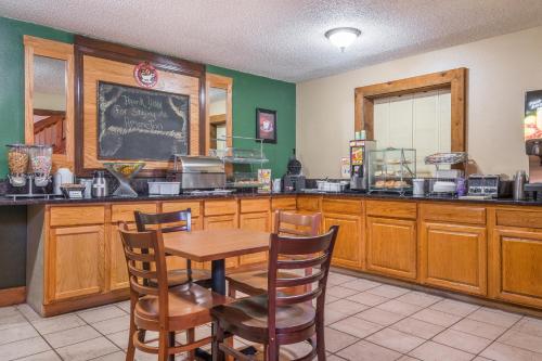 AmericInn by Wyndham Black River Falls I-94 on ATV Trail AmericInn by Wyndham Black River Falls I-94 on ATV Trail