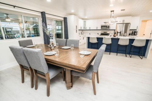 Private Dock Heated Pool Hot Tub Game Room Fun Private Dock Heated Pool Hot Tub Game Room Fun