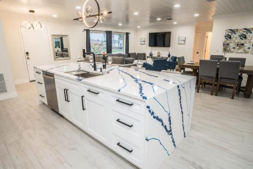 Private Dock Heated Pool Hot Tub Game Room Fun Private Dock Heated Pool Hot Tub Game Room Fun