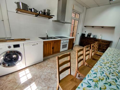 Preciosa villa para grupos grandes con piscina y BBQ in 巴爾莫哈多