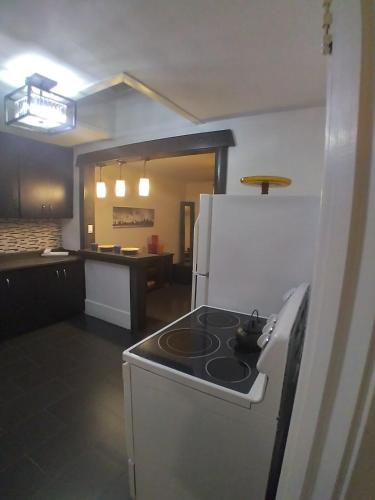 Konyha, Charming Century 2 Bedroom Downtown New Liskeard in Temiskaming Shores (ON)