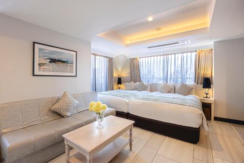 room detail thumbnail 1