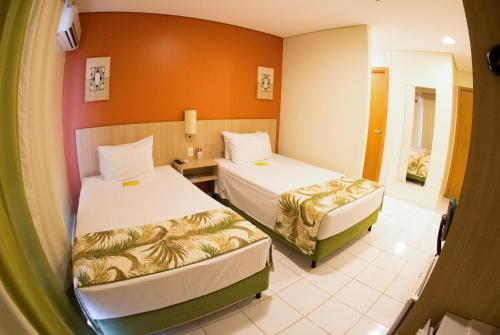 2 twin beds
