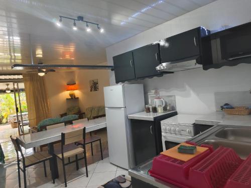 Pensión Fare Ara Huahine (Pension Fare Ara Huahine) in Isla Huahine