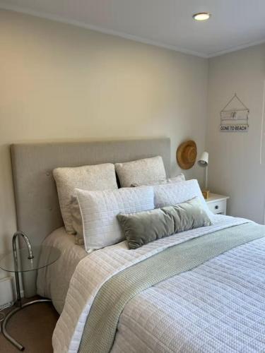 Auckland Coastal Hideaway Castor Bay Beach, Auckland (photo 4)