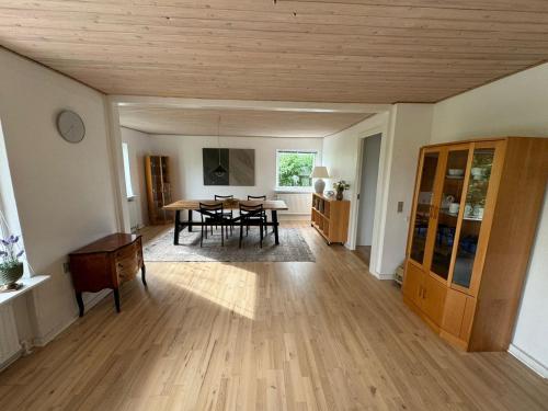 Helt i natur og tæt pa stranden in Koge