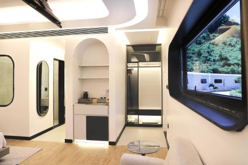 Standard Twin Room image 4