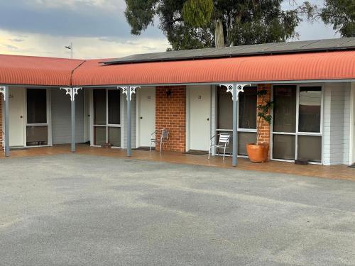 True blue Motor Inn in West Wyalong