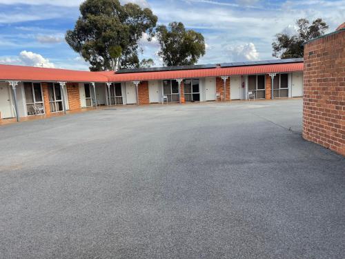 True blue Motor Inn in West Wyalong